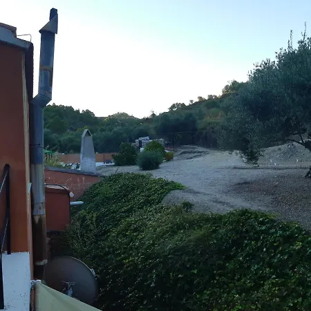 Nice With Swimming Pool בית הארחה